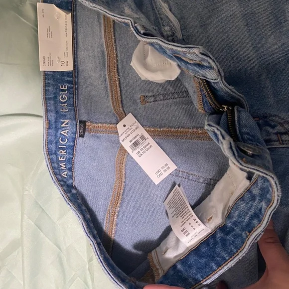 NWT-American Eagle Mom Jeans-Women’s Size 10 Short (30W) - Picture 6 of 7